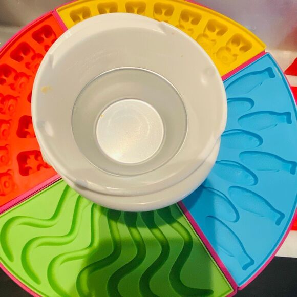 Nostalgia Gummy Candy Making Kit With 4 Silicone Mold Trays Bundle Multicolor OS - Picture 11 of 16